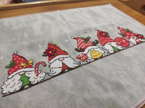 Рождественские гномы, схема для вышивки