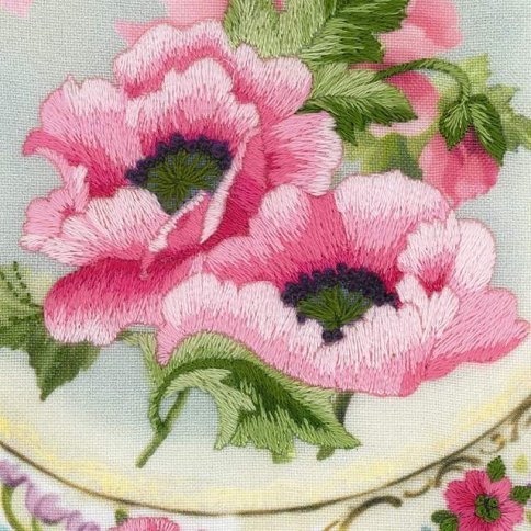 Тарелка с розовыми маками. Гладь, набор для вышивания