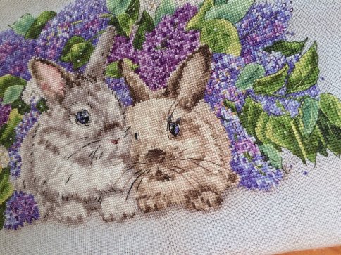 Кролики в сирени, схема для вышивки