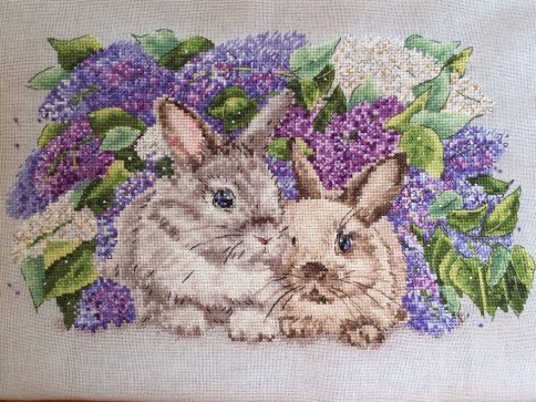 Кролики в сирени, схема для вышивки