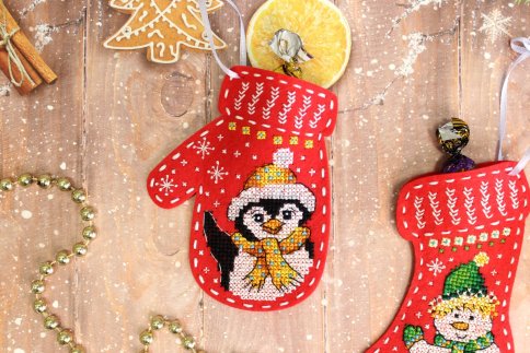 Новогодняя варежка «Пингвинёнок», набор для вышивания